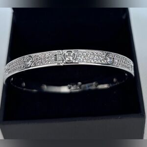 💎 Elegant Silver-Tone Crystal Bangle Bracelet